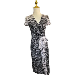 BCBGMAXAZRIA Women's XS Wrap Dress Black White V-Neck Short Sleeve Abstract